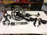 Gruppo Shimano 105 completo di comandi,guarnitura compact, pignoni ,cambio,deragliatore e coppia freni Ultrga 